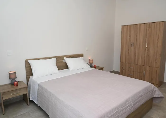 Georgias Apt,brand New 2025 Modern In The Center Of Alikanász