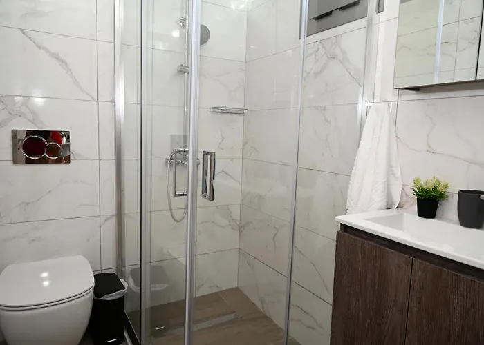 Georgias Apt,brand New 2025 Modern In The Center Of Apartman Alikanász