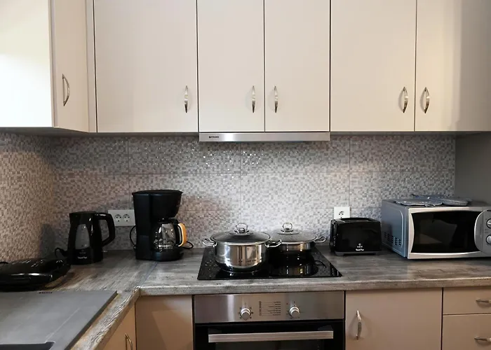 Georgias Apt,brand New 2025 Modern In The Center Of Apartman