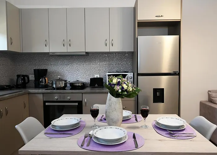 Georgias Apt,brand New 2025 Modern In The Center Of *