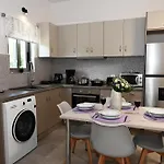 Апартаменты Georgias Apt,brand New 2025 Modern In The Center Of *