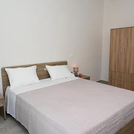 Georgias Apt,brand New 2025 Modern In The Center Of Аликанас