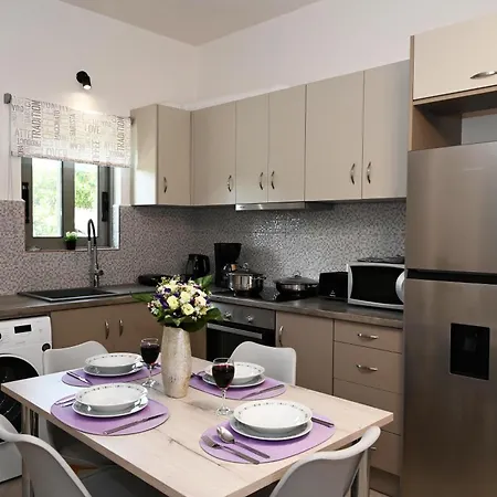 Апартаменты Georgias Apt,brand New 2025 Modern In The Center Of