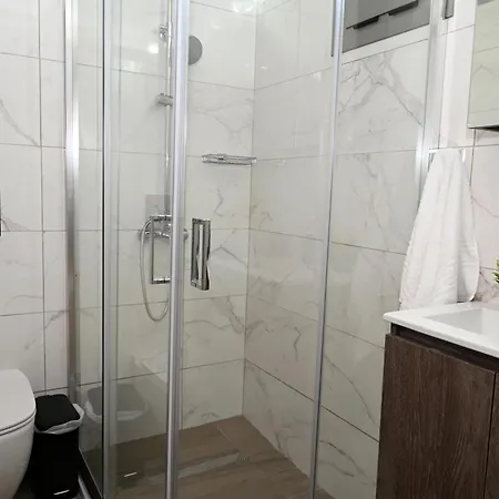 Georgias Apt,brand New 2025 Modern In The Center Of Апартаменты Аликанас