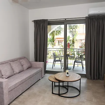 Georgias Apt,brand New 2025 Modern In The Center Of Аликанас